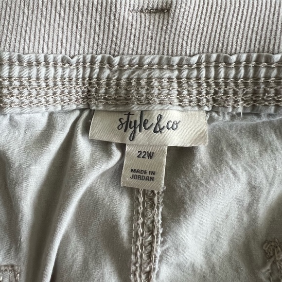 Style & Co  womens plus size 22W Cargo Capris Pants Stonewall color - Picture 8 of 13